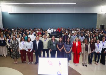 Reúnen a más de 300 participantes en foro sobre soberanía energética