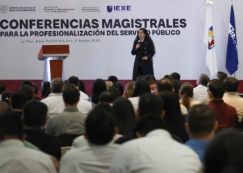 Más de 400 servidores públicos de BCS se capacitan en conferencias magistrales