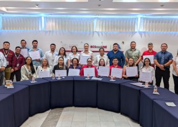 Entregan certificaciones laborales a empresas e instituciones de La Paz