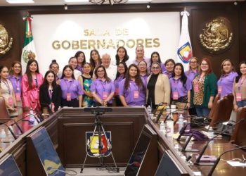 Recibe Gobernador al IV Parlamento de Mujeres de BCS 2026