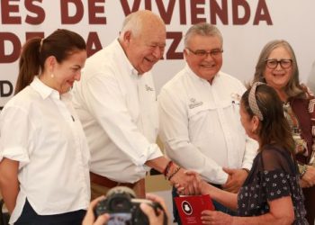 Fortalece Víctor Castro el bienestar familiar con la entrega de 59 viviendas en la colonia La Pasión