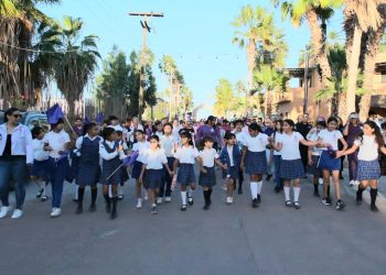 DECENAS DE NIÑAS ENCABEZAN EN LORETO MARCHA CONMEMORATIVA POR EL DÍA INTERNACIONAL DE LA MUJER