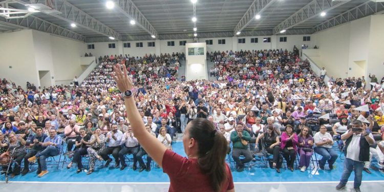 Conforme transcurren las semanas cada día queda más claro que las preferencias dentro del morenismo sudcaliforniano se inclinan por apoyar la propuesta de la alcaldesa de La Paz Milena Quiroga. Así se demostró ya en diversos eventos sobre todo en los realizados la semana pasada en Los Cabos, en Comondú y recientemente en La Paz donde el pasado martes en una reunión de amigos y simpatizantes se evidenció el entusiasmo por apoyar a la alcaldesa paceña.