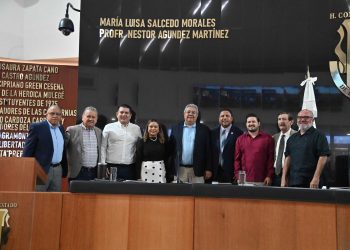 En reconocimiento a sus aportes, devela Poder Legislativo letras doradas de Néstor Agúndez Martínez