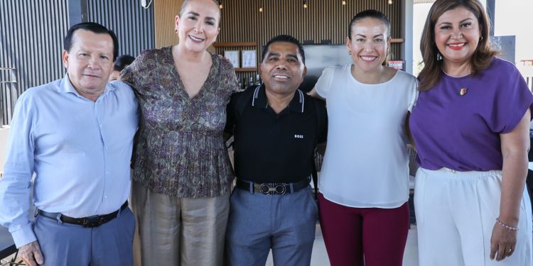 La senadora suplente, Eda Palacios; la diputada local, Cristina Contreras, y el ex dirigente del PRI en Los Cabos, Damián Velázquez; manifestaron su reconocimiento por las acciones emprendidas por Quiroga Romero al frente del Ayuntamiento de La Paz, particularmente en temas hídricos, mejora de los servicios públicos, transparencia en los procesos y la administración municipal, así como en el combate a la corrupción.