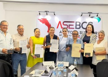 PARTICIPA ALCALDESA PAZ OCHOA AMADOR EN FIRMA DE CONVENIOS PARA FORTALECER LA RENDICIÓN DE CUENTAS EN BCS