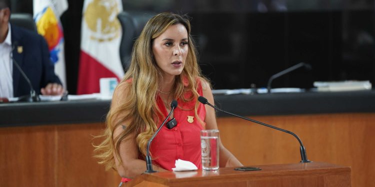 La diputada Arlene Moreno Maciel (PT) propuso que   la rotonda de personas ilustres en BCS tenga una denominación inclusiva y propone el nombre de "Rotonda de las Sudcalifornianas y Sudcalifornianos Ilustres".