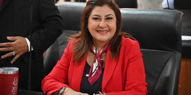 La diputada Cristina Contreras (MORENA) propuso crear la Comisión de Vivienda en el Congreso de BCS para coadyuvar con las autoridades correspondientes en el fortalecimiento de las políticas públicas que atiendan la demanda.