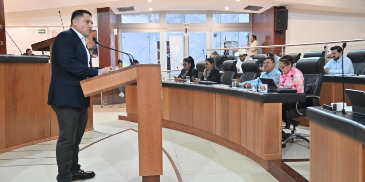 El diputado Erick Ivan Agundez (PVEM) propuso armonizar la legislación estatal con la Ley General de Acceso de las Mujeres a una Vida Libre de Violencia, para incorporar el delito de acoso sexual en espacios públicos y castigarlo.