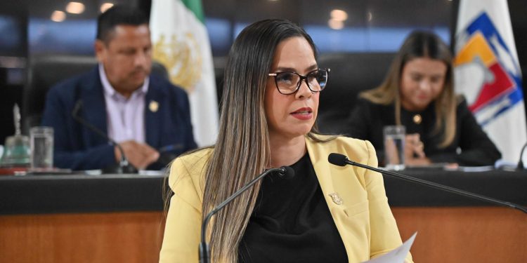 La diputada Gaby Montoya, presidenta de la Comisión Permanente de Vigilancia de la Auditoría Superior del Estado del Congreso de Baja California Sur, destacó la firma de un convenio de colaboración institucional entre el Poder Legislativo y la Auditoría Superior del Estado para fortalecer el proceso de recepción y fiscalización de las cuentas públicas correspondientes al ejercicio fiscal 2025.