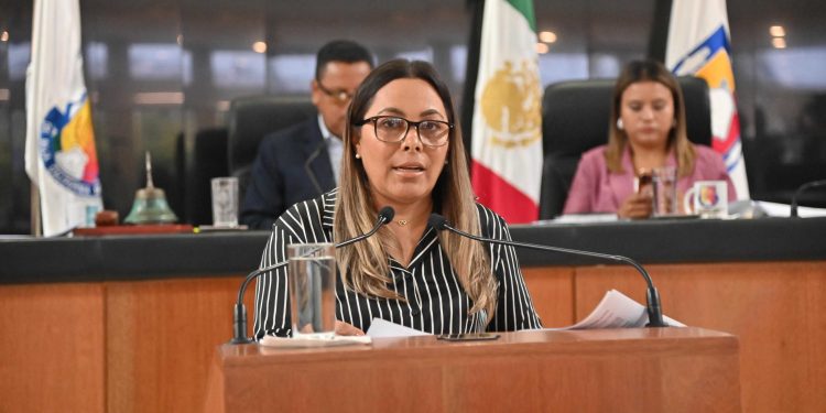 En homenaje a la labor de maestras y maestros de BCS, la XVII Legislatura de BCS develará letras doradas en muro de la sala de sesiones José María Morelos y Pavón el próximo jueves 14 de mayo a las 09:00 horas.