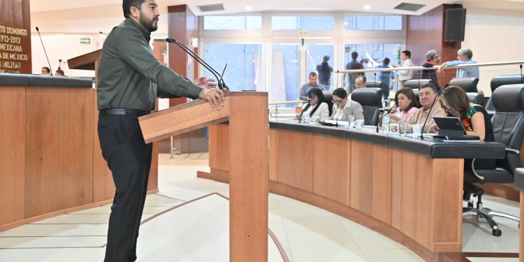 El diputado Omar Torres Orozco (PT) propuso tipificar como delito la prestación irregular del servicio de transporte público en BCS  con sanciones de uno a tres años de prisión para quienes operen este servicio sin concesión.