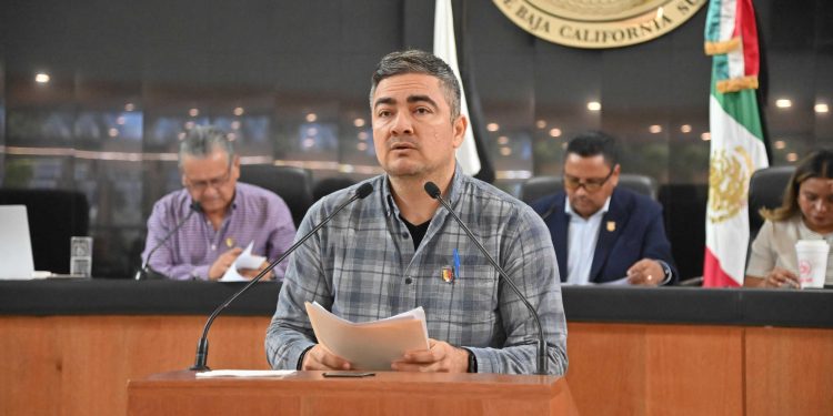 Aprueba Congreso de BCS un exhorto para revisar el PDU en Todos Santos y permisos de avistamiento de orcas; fue un punto de acuerdo presentado por el diputado Sergio Huerta Leggs.