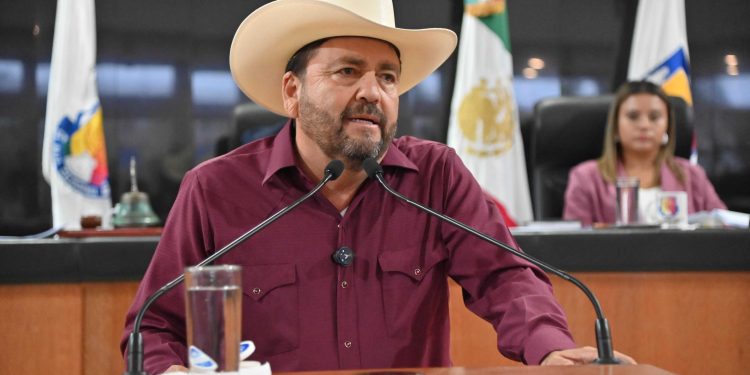 El diputado Venustiano Pérez Sánchez presentó Iniciativa que expide la Ley Registral para el Estado de BCS, a fin de homologar los lineamientos de carácter general contenidos el Reglamento del Registro Público de la Propiedad y del Comercio del Estado de BCS.