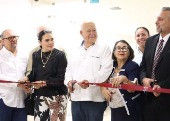 Inaugura Gobernador área de hemodiálisis en clínica del ISSSTE en Cabo San Lucas