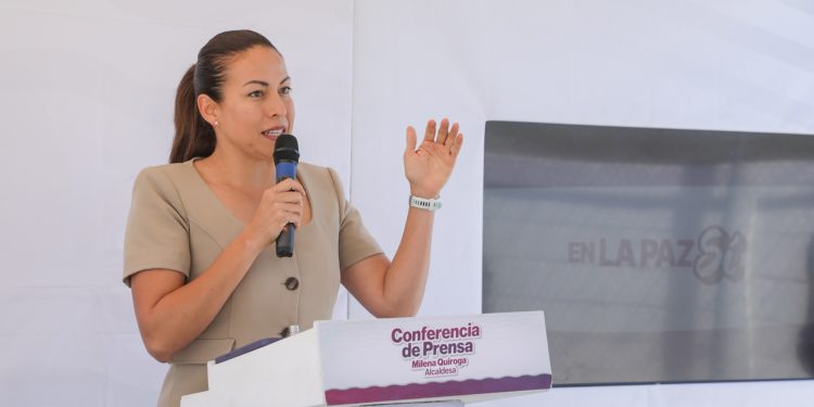 La presidenta municipal de La Paz,
Milena Quiroga Romero, presentó este día en conferencia de prensa el nuevo Detector
de Mentiras, una herramienta de comunicación pública para combatir la desinformación,
exhibir campañas de guerra sucia y aclarar con datos verificables la información falsa
que busca confundir a la ciudadanía.