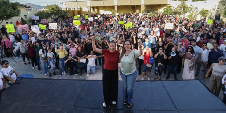 Los Cabos, B,C,S,.- 25 de Abril de 2026. Milena Quiroga, presidenta municipal de La
Paz, continúa consolidando su presencia política en el sur del estado y sumando perfiles
clave a su proyecto, ahora con el respaldo de la diputada Gabriela Montoya, quien
marcó distancia del PT para alinearse a una agenda basada en resultados, territorio y
transformación. Durante un encuentro en Cabo San Lucas, ambas figuras coincidieron en la necesidad
de fortalecer la unidad dentro del movimiento y avanzar en la construcción de un
proyecto que garantice derechos, servicios y bienestar para la población de Baja
California Sur.