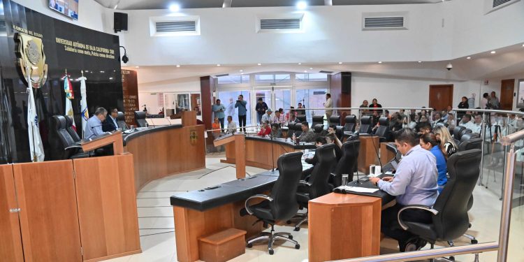 Exhortan al alcalde de Los Cabos y al titular de la JEC a que reparen en un plazo máximo de una semana los caminos de terracería utilizados en la realización de la carrera Off Road “Dos Mares 500”.