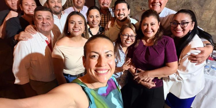 Un ejemplo de esa capacidad de convocatoria y de ser una figura con amplio potencial para propiciar la unidad, es precisamente la alcaldesa de La Paz, Milena Quiroga, que cada día queda más claro su crecimiento. El respaldo de la mayoría de los diputados locales que desde el Congreso del Estado, ha reflejado de diversas manera su simpatía con el proyecto que encabeza. En ese sentido ningún otro de los aspirantes que están encuadrados en los mencionados partidos políticos, tienen hasta ahora demostrada esa capacidad de convocatoria que también se ha observado en diversos sectores de la población e instituciones.
Ni el alcalde Los Cabos, el petista Christian Agúndez, ni el diputado federal del Verde, Manuel Cota, han demostrado esa capacidad de suma en torno a su propuesta política.