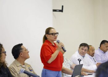 RECIBE LORETO RESPALDO TOTAL DEL GOBERNADOR VÍCTOR CASTRO Y ALCALDESA PAZ OCHOA EN DEFENSA DE SUS MARES