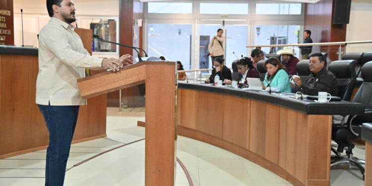 La XVII Legislatura del Congreso del Estado de Baja California Sur presentó una iniciativa de reforma constitucional, impulsada por la Comisión Permanente de Puntos Constitucionales y de Justicia, para armoniza la Constitución local y consolidar principios de transparencia, eficiencia administrativa y paridad de género.