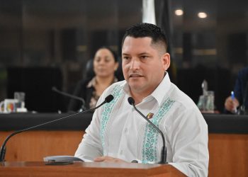 Presenta diputado Erick Agúndez iniciativa para regular uso de celulares en escuelas de BCS