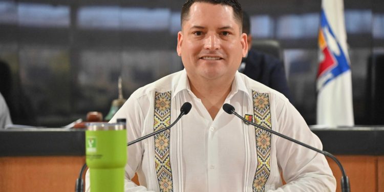 Turnan a las comisiones unidas de Puntos Constitucionales y de Justicia y de Ecología y Medio Ambiente, la iniciativa presentada por el diputado Erick Ivan Agundez Cervantes la cual tiene como propósito establecer el reconocimiento de los animales como seres sintientes.