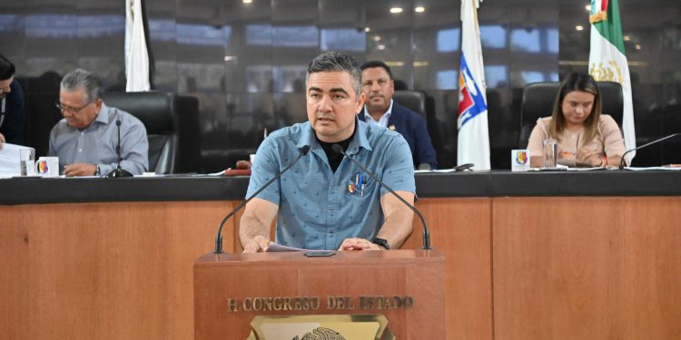 Proponen el diputado Sergio Huerta Leggs establecer la paridad de género en delegaciones y subdelegaciones municipales de Baja California Sur mediante reformas a la Ley Orgánica Municipal.