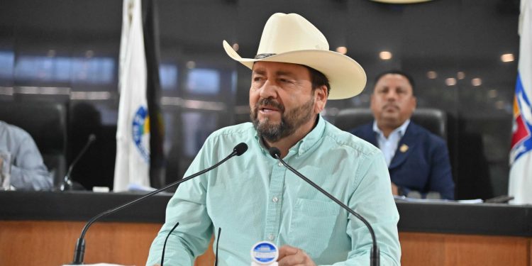 Con el propósito de fortalecer la protección de niñas, niños y adolescentes víctimas de delitos sexuales, el diputado Venustiano Pérez Sánchez (MORENA) presentó una iniciativa para reformar el artículo 336 del Código Penal de BCS.