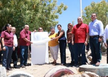 Más de mil familias del sur de La Paz se benefician con obras de alcantarillado: Víctor Castro