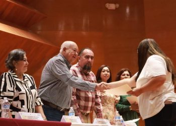 Avanza Gobierno de BCS en la regularización de personal de apoyo y asistencia a la educación con 120 plazas