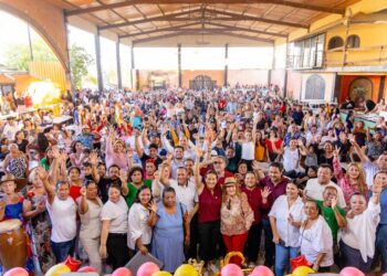 ENTRE APLAUSOS Y MUESTRAS DE CARIÑO, MUJERES CABEÑAS RESPALDARON A MILENA QUIROGA EN ENCUENTRO REALIZADO EN LOS CABOS