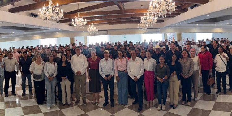 las sumas contundentes a favor de Milena Quiroga como la registrada esta semana encabezada por el exsenador Isaías González Cuevas, dirigente nacional de la CROC, es una clara muestra de la capacidad de convocatoria que ya muestra el proyecto político de la alcaldesa paceña.