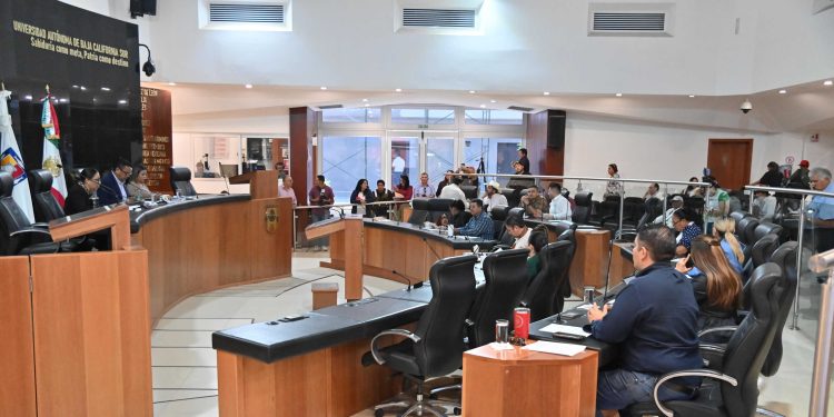 El Congreso del Estado de BCS aprobó exhortar al subsecretario de Protección Civil del Gobierno del Estado, Héctor Amparano Herrera, para que informe a la actual legislatura sobre los retos que proyecta la próxima temporada de ciclones 2026.