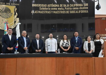 Rinde Congreso homenaje a maestras y maestros de BCS