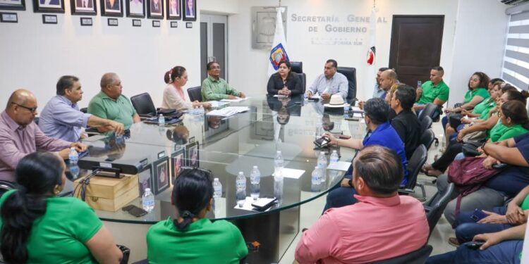 El Gobierno de Baja California Sur y el Sindicato Único de Trabajadores del Colegio de Bachilleres del Estado (SUTCBEBCS) establecieron un acuerdo en torno a las demandas planteadas en el pliego petitorio, lo que permitirá el levantamiento de la huelga y la reanudación de clases a partir del martes 26 de mayo. Al respecto, el secretario general de Gobierno, José Saúl González Núñez, precisó que, en un marco de respeto institucional y voluntad de diálogo, ambas partes lograron acuerdos relacionados con el incremento salarial para las y los trabajadores del subsistema educativo.