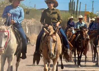 INICIAN FIESTAS PATRONALES DE SAN JUAN LONDÓ CON LA TRADICIONAL CABALGATA