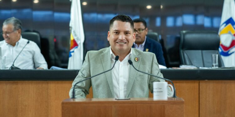 El pleno del Congreso del Estado aprobó el dictamen con proyecto de decreto presentado por las comisiones unidas de la Juventud y de Protección Civil, presididas por el diputado Christian Fabrizio Del Castillo Miranda y Erick Ivan Agundez Cervantes, respectivamente, relativo a la iniciativa promovida por el propio diputado Agúndez Cervantes para fortalecer la cultura de protección civil entre las juventudes sudcalifornianas.