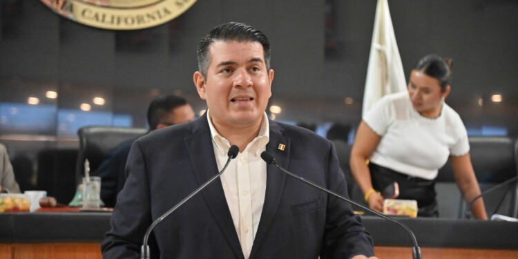 Propone el diputado Christian Fabrizio del Castillo Miranda la enseñanza de Programación Informática e Inteligencia Artificial en escuelas de BCS, por medio de reformas a la Ley Estatal de Educación que permitan incorporar el aprendizaje de herramientas tecnológicas