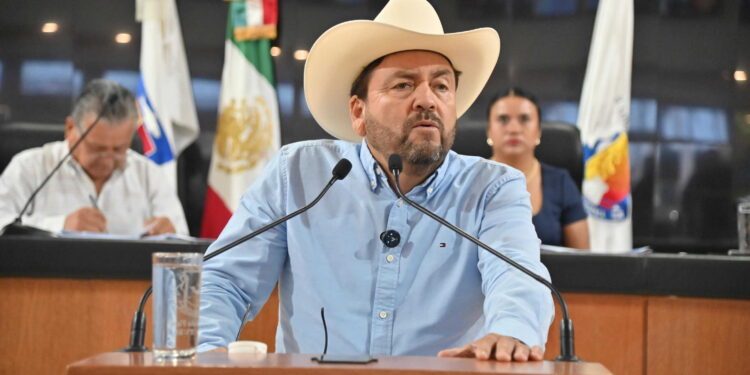 El Congreso de BCS aprobó un punto de acuerdo propuesto por el diputado Venustiano Pérez arbitrario contra vehículos polarizados y garantizar la aplicación correcta de la ley.