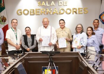 Recibe Gobernador pliego petitorio del Sindicato de Trabajadores de Salud en BCS