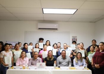 ICATEBCS entrega 182 constancias de formación para el trabajo en Comondú