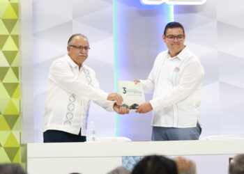 Reconoce Víctor Castro aportación de la UABCS a la formación de mujeres y hombres para el desarrollo de Baja California Sur