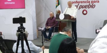 El gobernador del estado Víctor Castro Cosío, refutó abierta y directamente las recientes expresiones del desesperado alcalde de Los Cabos, Christian Agúndez quien afirmó que desde el gobierno del estado se ha hostigado políticamente a personal estatal para que no apoyen el proyecto político del alcalde emanado del Partido del Trabajo (PT). En una desmesurada, torpe e inmadura actitud de Christian Agúndez Gómez y de su exclusivo y mal informado equipo de colaboradores, el munícipe ha lanzado afirmaciones a diestra y siniestra sin fundamento, sin bases y con una carga de molestia y frustración que a pregunta directa generó que el mandatario estatal negara esas afirmaciones.