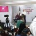 El gobernador del estado Víctor Castro Cosío, refutó abierta y directamente las recientes expresiones del desesperado alcalde de Los Cabos, Christian Agúndez quien afirmó que desde el gobierno del estado se ha hostigado políticamente a personal estatal para que no apoyen el proyecto político del alcalde emanado del Partido del Trabajo (PT). En una desmesurada, torpe e inmadura actitud de Christian Agúndez Gómez y de su exclusivo y mal informado equipo de colaboradores, el munícipe ha lanzado afirmaciones a diestra y siniestra sin fundamento, sin bases y con una carga de molestia y frustración que a pregunta directa generó que el mandatario estatal negara esas afirmaciones.