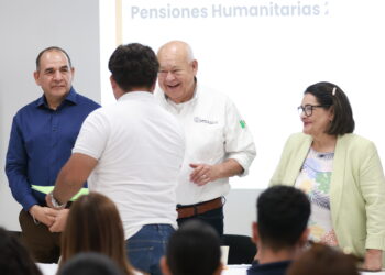 Gobernador Víctor Castro pone en marcha en La Paz el Programa de Pensiones Humanitarias