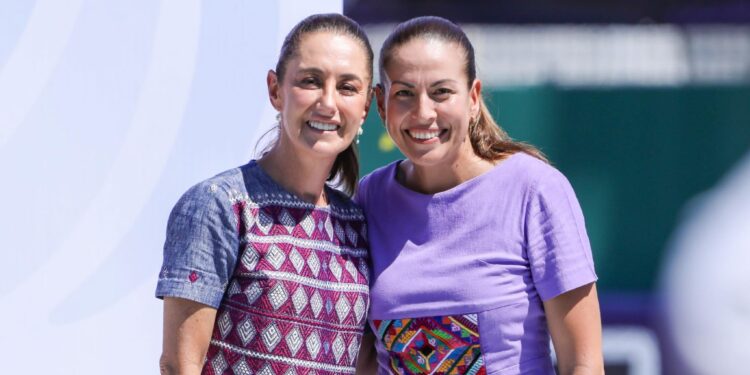 Al hablar sobre el papel de las mujeres en la vida pública, Milena Quiroga reconoció el liderazgo de la presidenta Claudia Sheinbaum y aseguró que su llegada al Gobierno de México ha contribuido a romper paradigmas sobre la capacidad de las mujeres para gobernar.