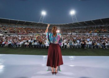 Milena Quiroga cumple expectativas: llenó de simpatizantes el estadio C.Nahl. Se establece parteaguas hacia el 2027.