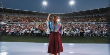 Milena Quiroga cumple expectativas: llenó de simpatizantes el estadio C.Nahl. Se establece parteaguas hacia el 2027.