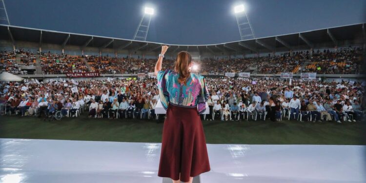 Milena Quiroga demostró capacidad de convocatoria política y un alto nivel organizativo de su equipo que coordinó esta actividad en la que quedó claro, en entre otras cosas, el evidente acuerpamiento de la clase política cabeña entre las que se incluyen legisladoras del Partido del Trabajo que ahora apoyan a la morenista y por supuesto de la CROC con su dirigente nacional el exsenador Isaías González. El escenario del C. Nahl, es políticamente imponente, por eso no cualquier político se había atrevido hacer un evento como el del pasado viernes desde el 2012, hace 14 años.